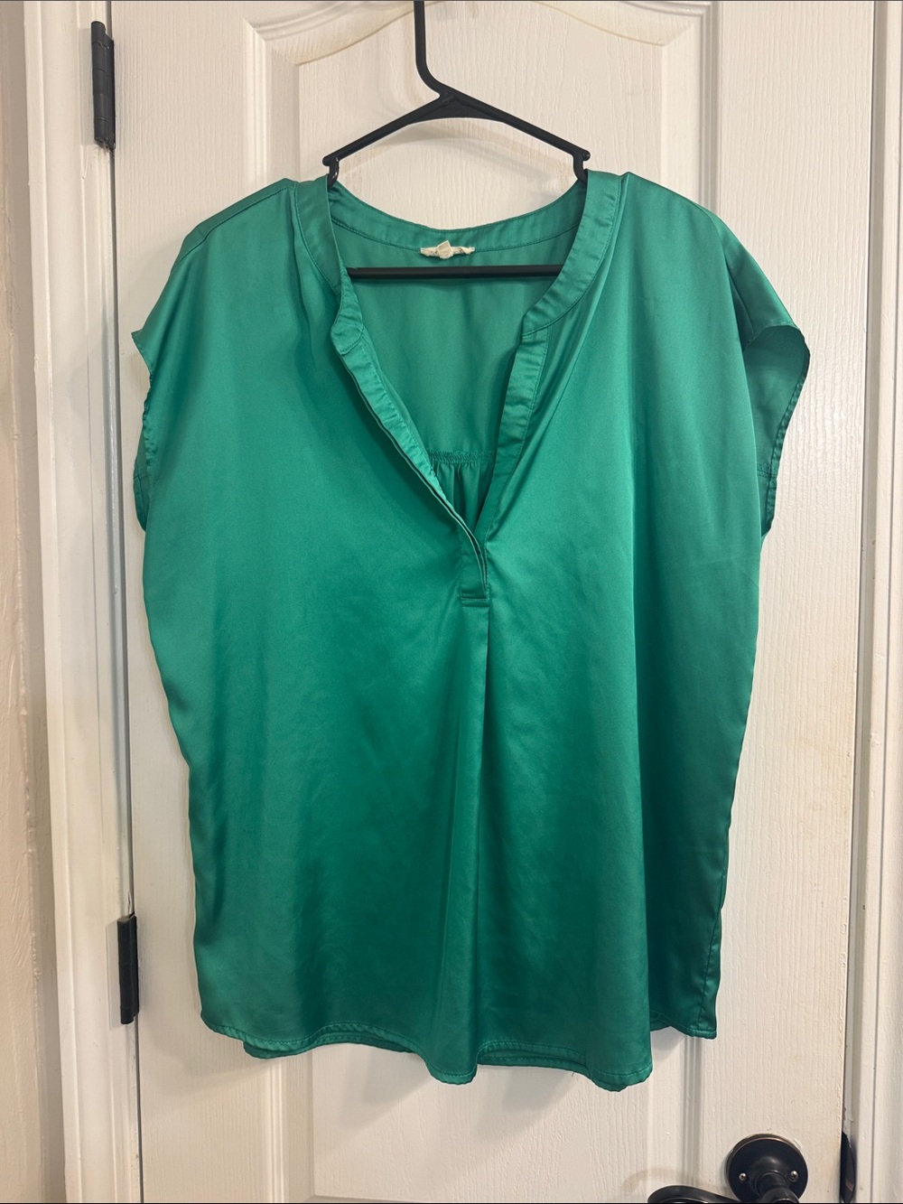 JODIFL Emerald Green Satin Split-Neck Blouse